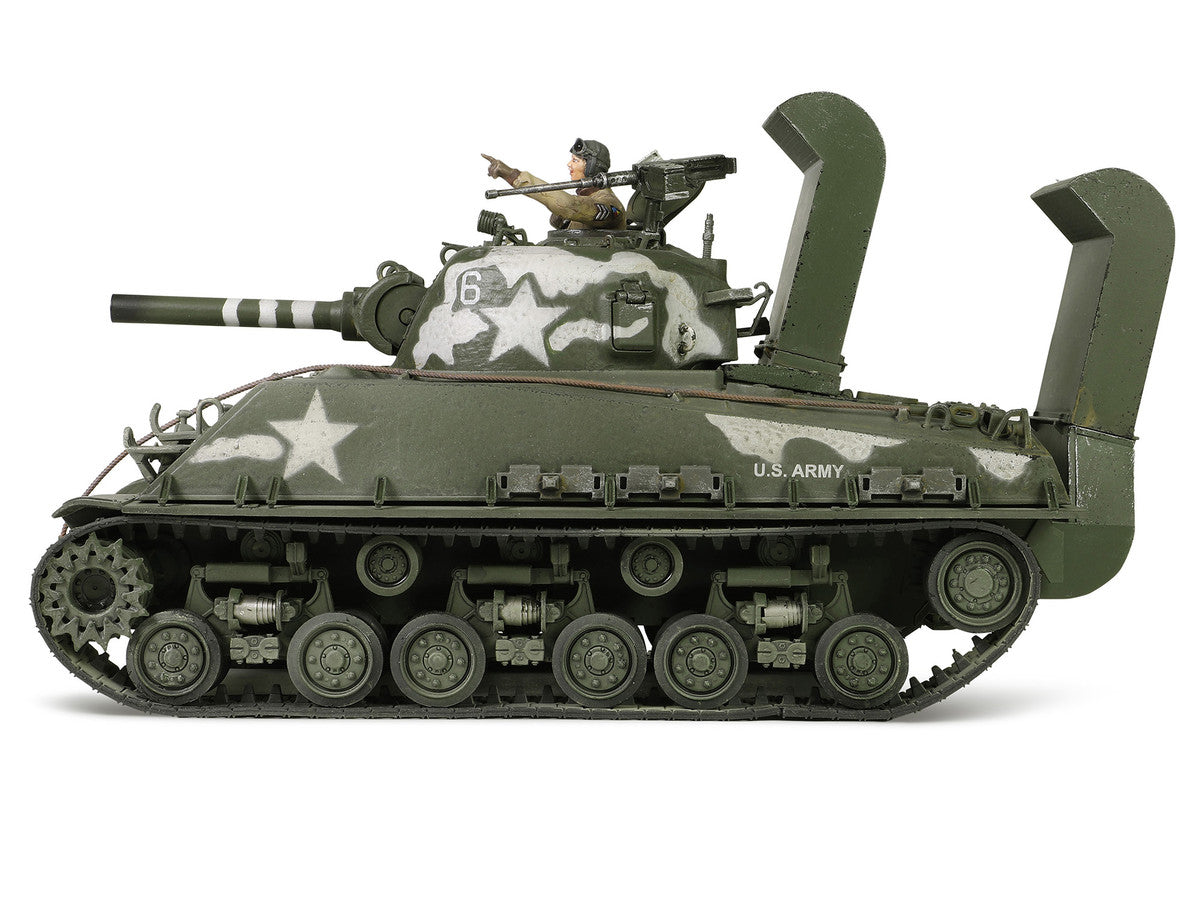 Sherman M4 (105) Howitzer Medium Tank "US Army 711th Tank Battalion Okinawa" (1945) "Engine Plus" Series 1/32 Diecast Model by Metal Proud-3