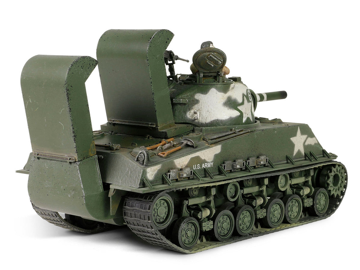 Sherman M4 (105) Howitzer Medium Tank "US Army 711th Tank Battalion Okinawa" (1945) "Engine Plus" Series 1/32 Diecast Model by Metal Proud-4