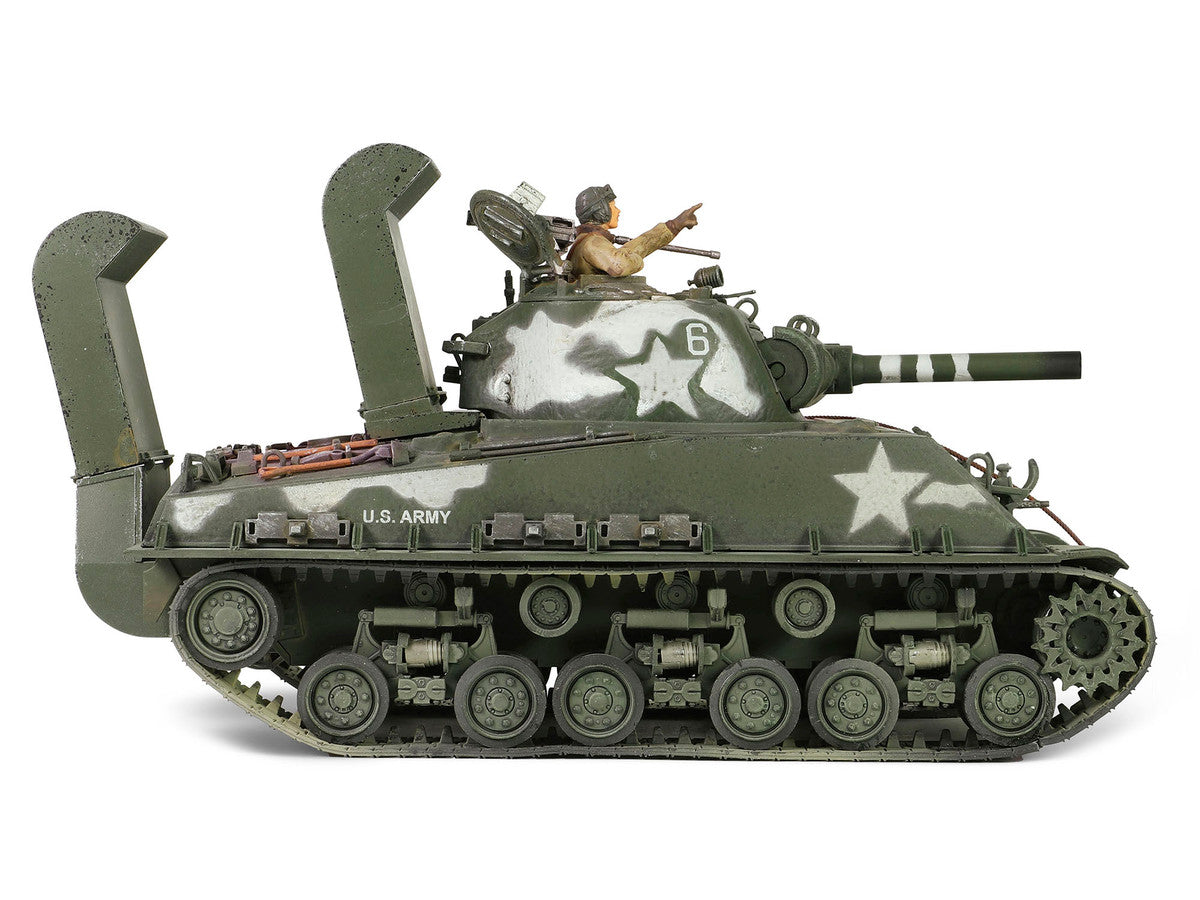 Sherman M4 (105) Howitzer Medium Tank "US Army 711th Tank Battalion Okinawa" (1945) "Engine Plus" Series 1/32 Diecast Model by Metal Proud-2